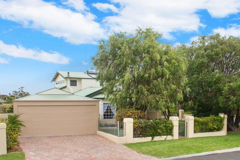 The Beach Retreat - LBG 1