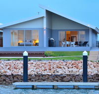 The Carnarvon Luxury Canal Home - LBG