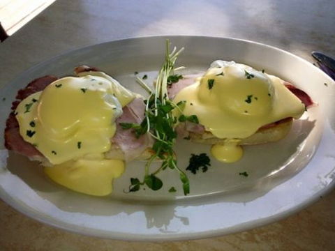 River Cruz Cafe - LBG 0