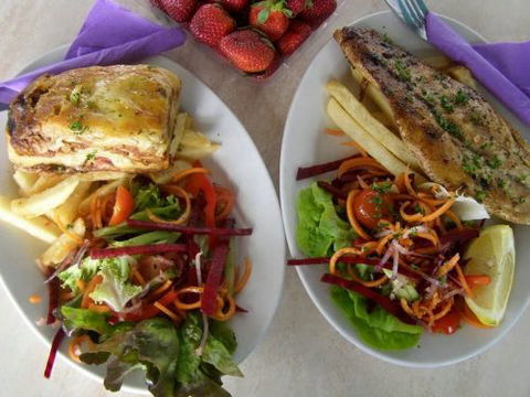 River Cruz Cafe - LBG 4