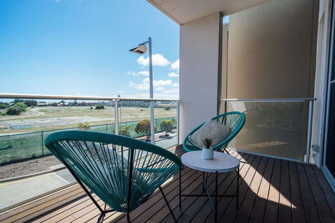The Cove @ New Port-Pool - Spa - Sauna - Gym & More - LBG 1