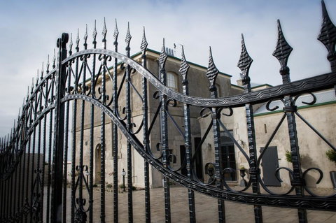 The Customs House B & B - LBG 3