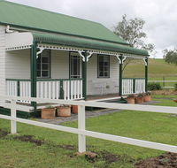 The Dollhouse Cottage - LBG