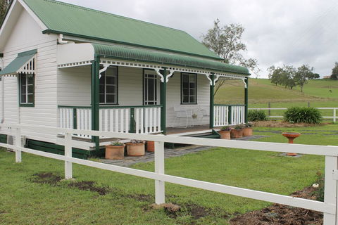 The Dollhouse Cottage - LBG 0