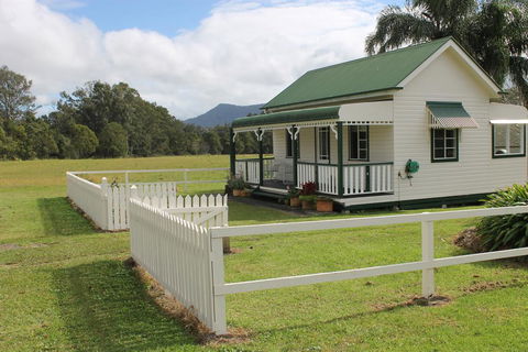 The Dollhouse Cottage - LBG 2