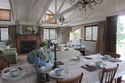 The Loch, An Idyllic Country Escape - LBG 0