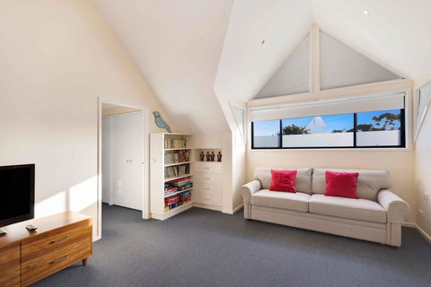 The Loft - Waterfront With Private Pool - LBG 2