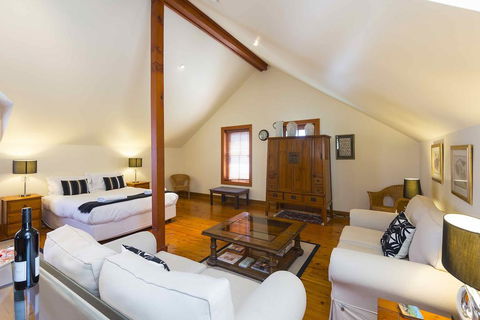The Mews Studio - LBG 2