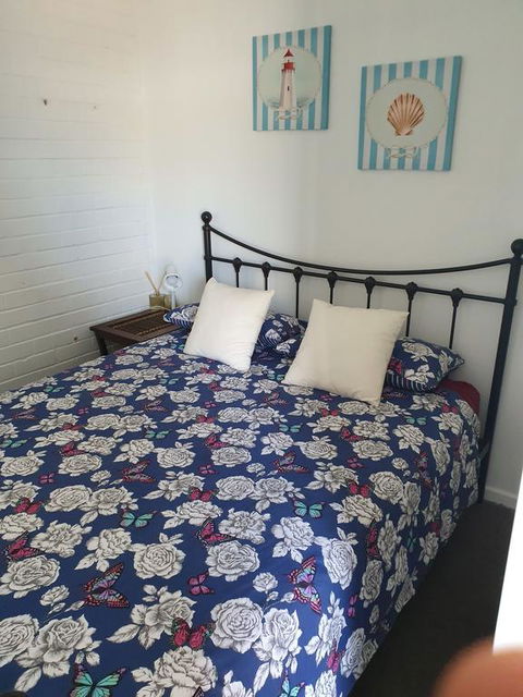 The Pines, Manning Point - LBG 0