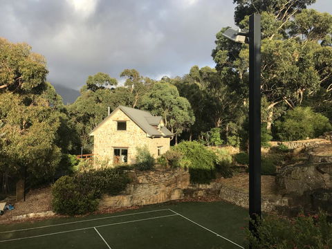 The Stone Cottage (with Tennis Court) - LBG 2