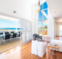 The White House - Central Coolum with Spectacular Ocean Views and WiFi - LBG