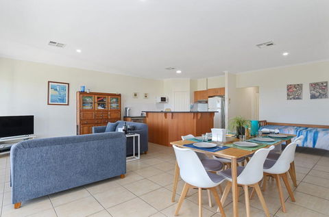 Ticky's Dream - 18 Turnberry Drive - LBG 3
