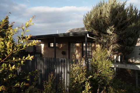 Tomfoolery Winemaker's Cottage Barossa Valley - LBG 1