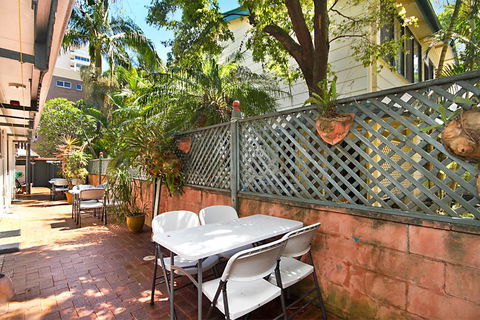 Tondio Terrace Flat 5 - Pet Friendly, Ground Floor Budget Style Accommodation - LBG 2