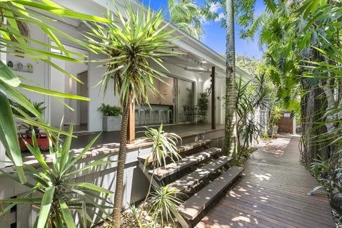 Tranquil & Tropical, Sunshine Beach - LBG 2