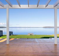 Tranquility Absolute Waterfront - Pet Friendly - 10 Mins to Hyams Beach - LBG