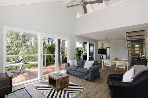 Treetops - Newly Renovated, In The Village! - LBG 3