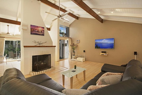 Tropical 5 Bedroom Family Getaway In Noosa Heads - LBG 1