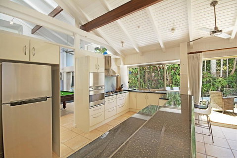 Tropical 5 Bedroom Family Getaway In Noosa Heads - LBG 3
