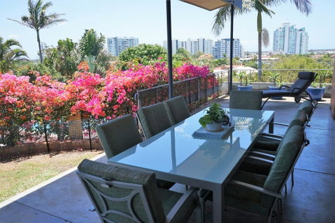 Villa With Views & Pool - LBG 2