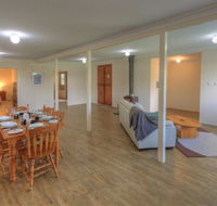 Village Stays Coldstream Gallery Bungalow - LBG