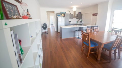 Wenneelys - 26/45 St Andrews Boulevard - LBG 3