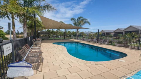 Wenneelys - 26/45 St Andrews Boulevard - LBG 0