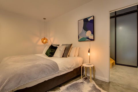 White Room Apartments - LBG 1