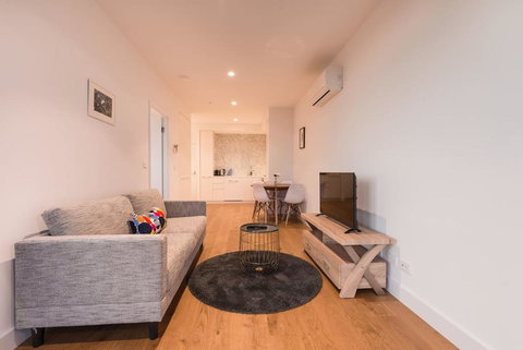 Whitehorse Tower Deluxe 1 Bedroom With View - LBG 2