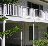 Wonky Pine Beach House NARRWALLEE- 4 bedroom - LBG