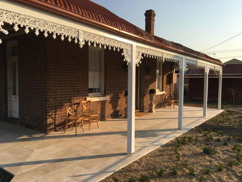 Woodstock Cottage - LBG 3