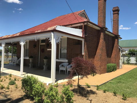 Woodstock Cottage - LBG 2