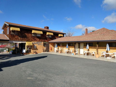 Young Goldrush Motel - LBG 1