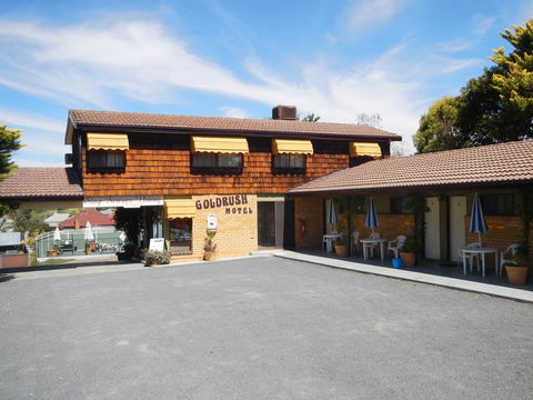 Young Goldrush Motel - LBG 0