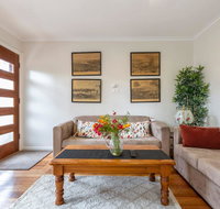 Spacious Bungalow5min walk to station5min to Box HillWiFiParking - LBG