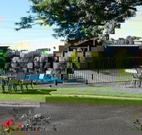Mitchell on Main Motel  Apartments - LBG