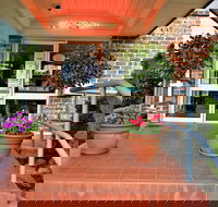 Grand Country Lodge Motel - LBG