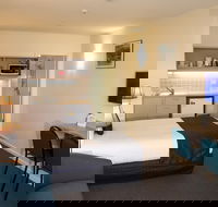 Shoreline Hotel - LBG