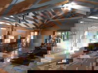 Treetops Accommodation Montville