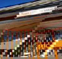 Town House Motor Inn - LBG