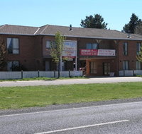 Snow Gate Motel and Apartments - LBG