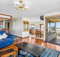 Rocks Retreat House with Sea Views - LBG