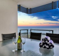 Oceana Darwin Central Oceanfront 3 bedroom 2 Lounge Room Pool Gym Tennis Court Sleeps 9 - LBG