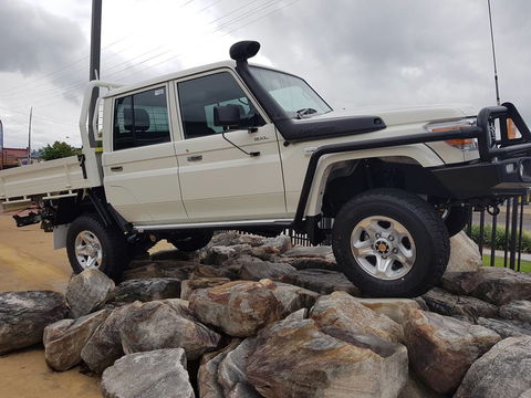 Lismore 4x4 Accessories - LBG 1