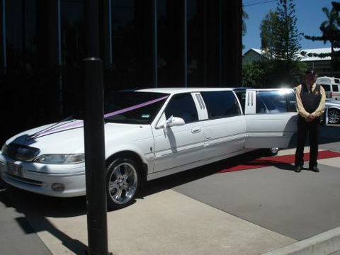 Gold Coyne Limousines - LBG 3