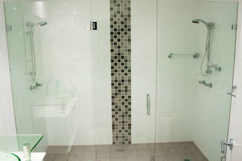 Affordable Wardrobes & Shower Screens - LBG 0