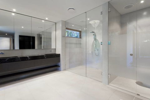Clymax Glass & Showers Pty Ltd - LBG 1