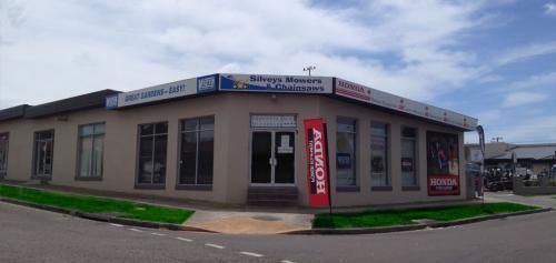 Pool Builders Repairs Belmont NSW LBG