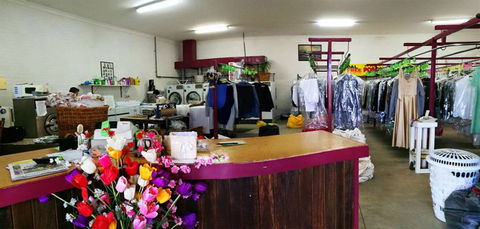Happy Cat Dry Cleaners - LBG 0
