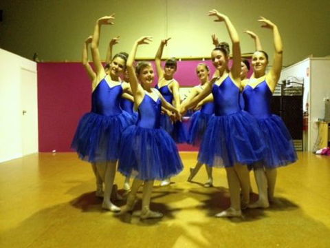 Black Swan School Of Dance - LBG 0